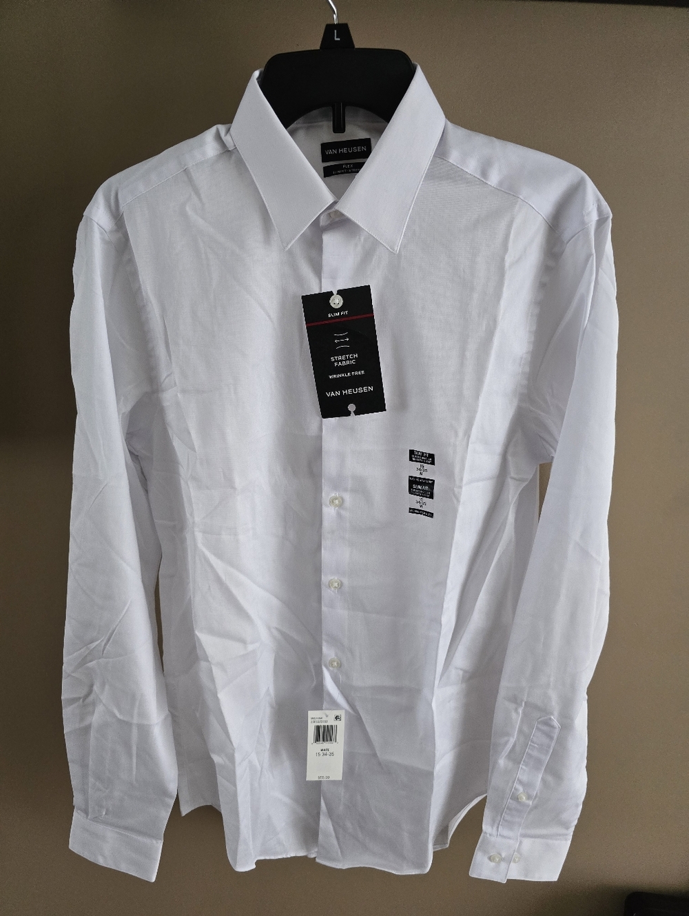 Van Heusen Men's White Long-Sleeve Button Down Shirt. Slim Fit. Medium NWT